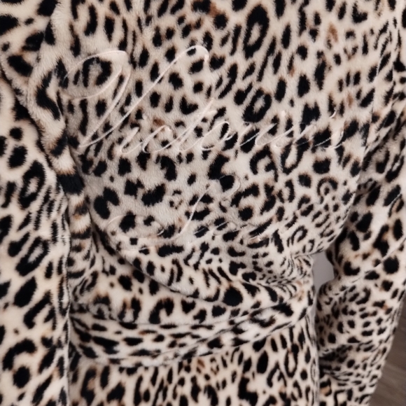 Victoria's Secret Leopard Robe - Picture 3 of 4